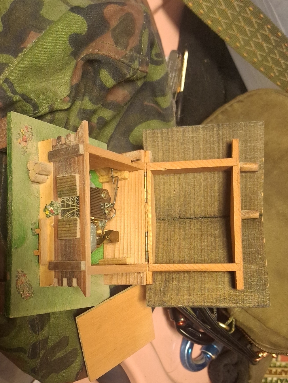 Swiss Chalet Music Box Antique Vintage